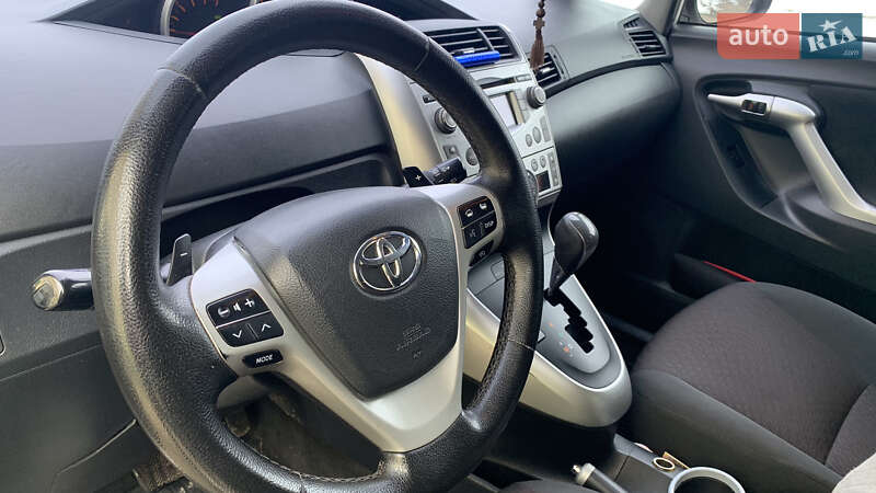 Мінівен Toyota Verso 2011 в Конотопі