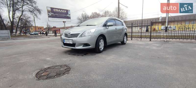 Мінівен Toyota Verso 2011 в Чернігові