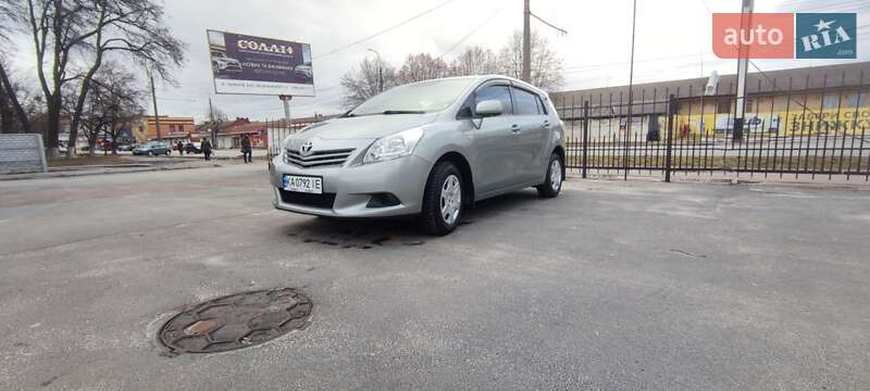 Минивэн Toyota Verso 2011 в Чернигове