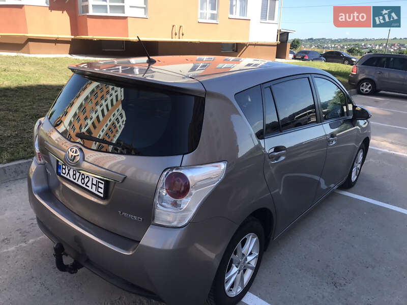 Мінівен Toyota Verso 2014 в Хмельницькому