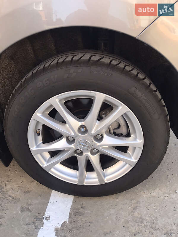 Мінівен Toyota Verso 2014 в Хмельницькому