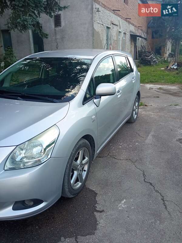 Минивэн Toyota Verso 2011 в Тернополе