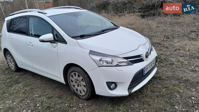 Минивэн Toyota Verso 2014 в Житомире