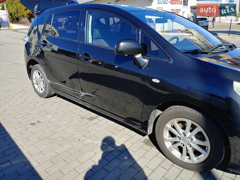 Мінівен Toyota Verso 2010 в Тернополі