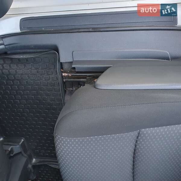 Минивэн Toyota Verso 2009 в Каменец-Подольском фото 101 Минивэн Toyota Verso 2009 в Каменец-Подольском