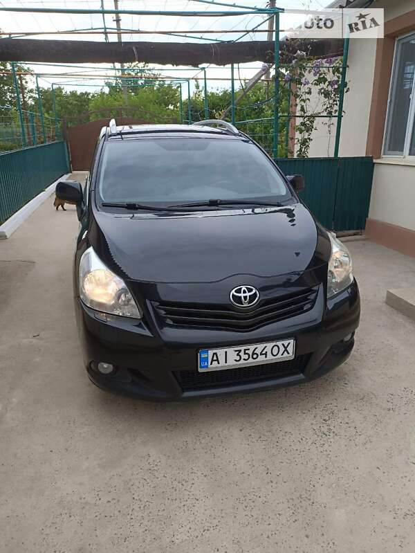 Мінівен Toyota Verso 2010 в Борисполі