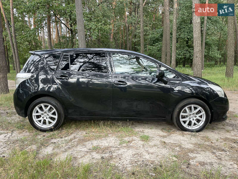 Мінівен Toyota Verso 2010 в Чернігові