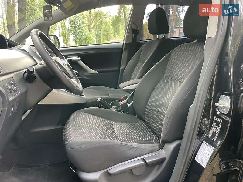 Мінівен Toyota Verso 2010 в Чернігові