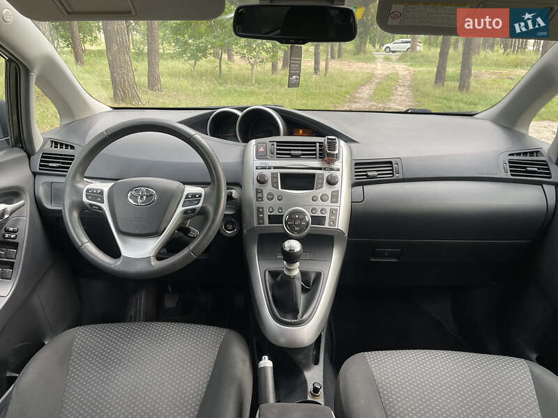 Мінівен Toyota Verso 2010 в Чернігові