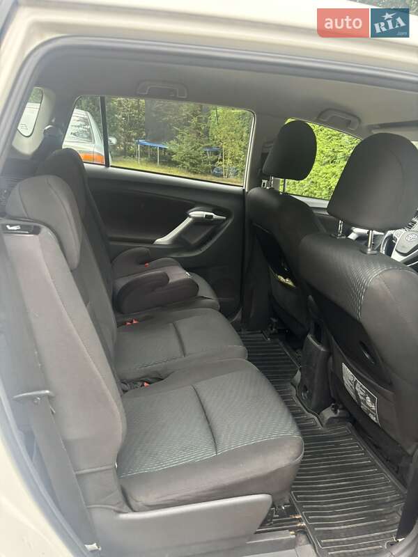 Мінівен Toyota Verso 2012 в Тернополі