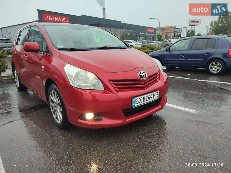 Мінівен Toyota Verso 2009 в Хмельницькому