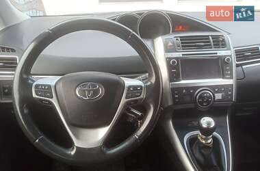 Мінівен Toyota Verso 2014 в Красилові