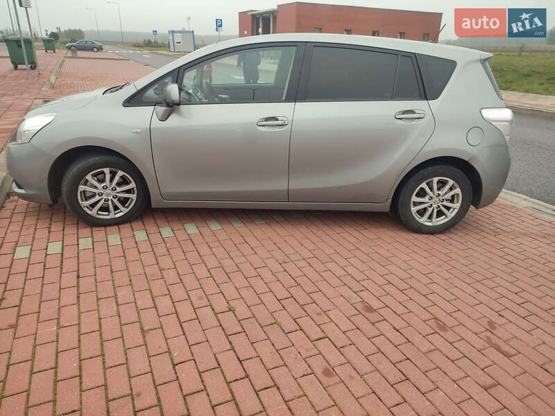 Мінівен Toyota Verso 2011 в Умані