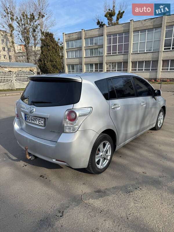 Мінівен Toyota Verso 2009 в Шумську