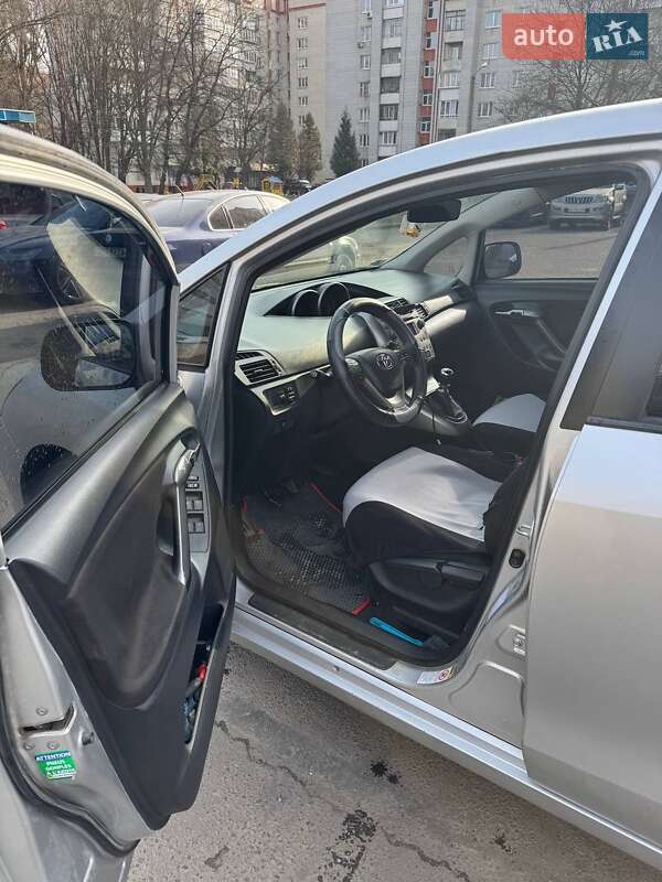 Мінівен Toyota Verso 2009 в Шумську