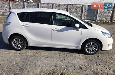 Минивэн Toyota Verso 2013 в Житомире