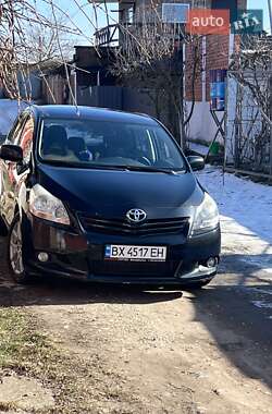 Минивэн Toyota Verso 2010 в 