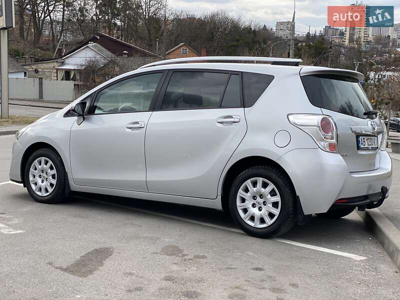 Мінівен Toyota Verso 2015 в Вінниці