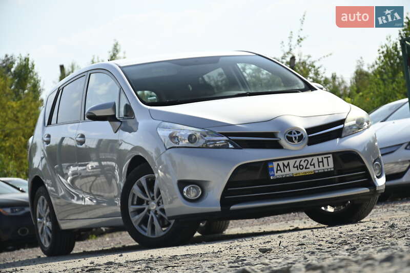 Мінівен Toyota Verso 2015 в 
