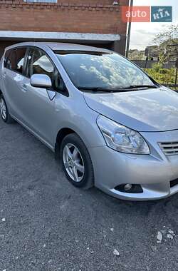 Минивэн Toyota Verso 2012 в 
