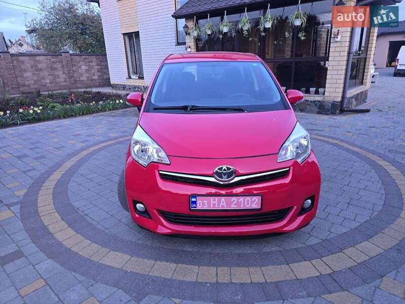 Мінівен Toyota Verso 2012 в Луцьку