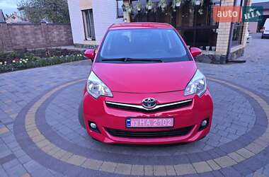Минивэн Toyota Verso 2012 в 
