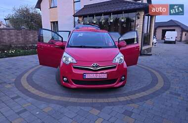 Минивэн Toyota Verso 2012 в 