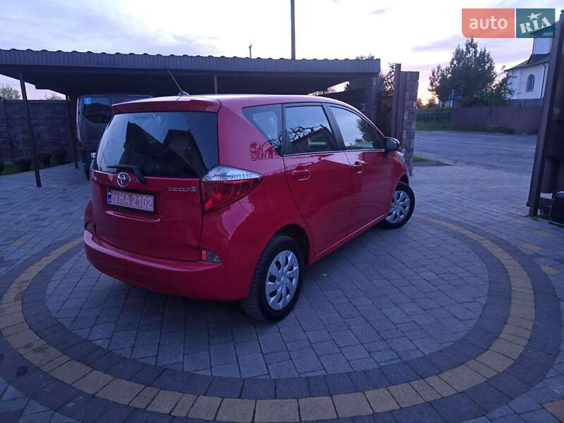 Мінівен Toyota Verso 2012 в Луцьку