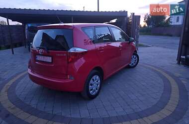 Минивэн Toyota Verso 2012 в 