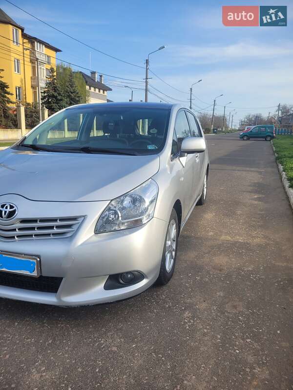 Минивэн Toyota Verso 2009 в Черноморске