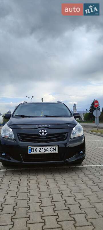 Минивэн Toyota Verso 2012 в Деражне
