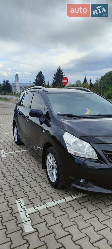 Минивэн Toyota Verso 2012 в Деражне