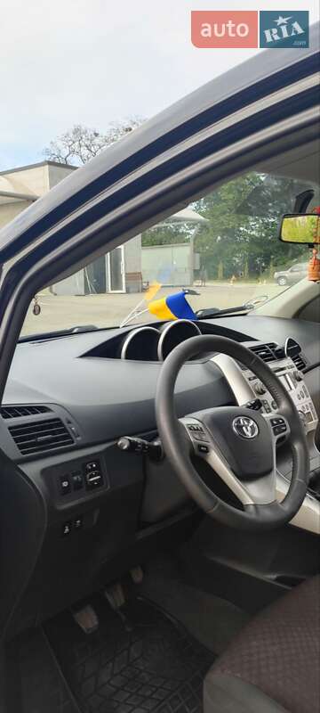 Минивэн Toyota Verso 2012 в Деражне