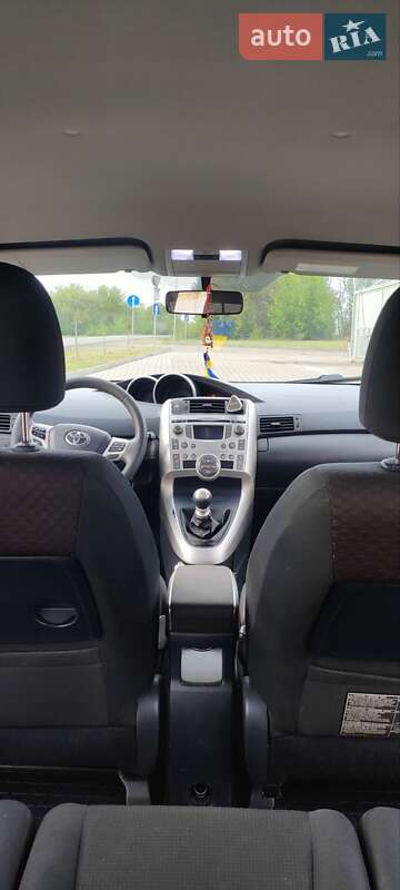 Минивэн Toyota Verso 2012 в Деражне