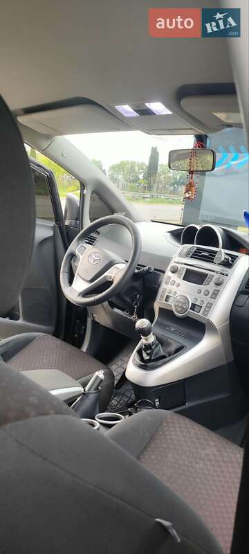 Минивэн Toyota Verso 2012 в Деражне