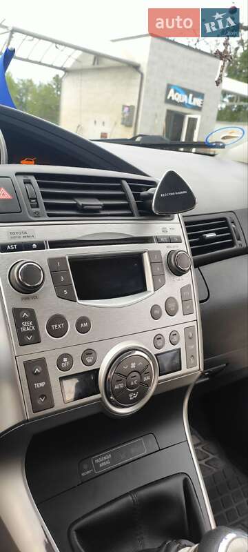 Минивэн Toyota Verso 2012 в Деражне