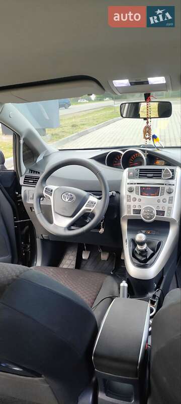 Минивэн Toyota Verso 2012 в Деражне