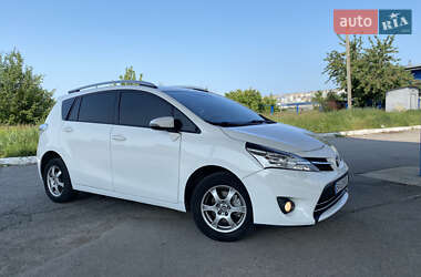 Минивэн Toyota Verso 2014 в 