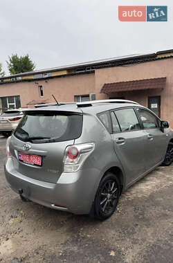 Минивэн Toyota Verso 2010 в 