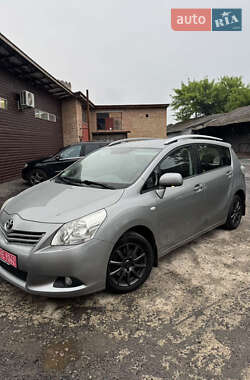 Минивэн Toyota Verso 2010 в 