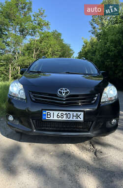 Минивэн Toyota Verso 2011 в 
