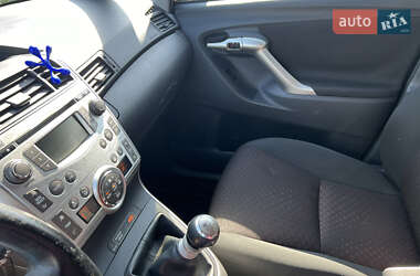 Минивэн Toyota Verso 2011 в 