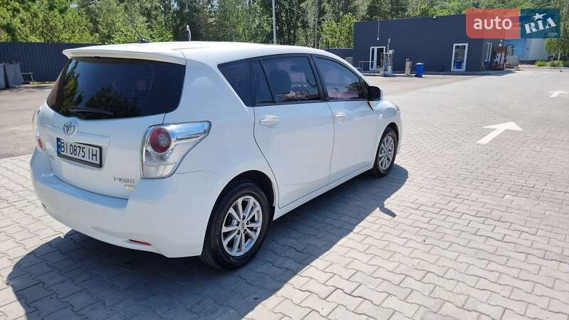 Мінівен Toyota Verso 2011 в Полтаві
