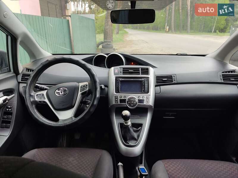 Мінівен Toyota Verso 2011 в Києві