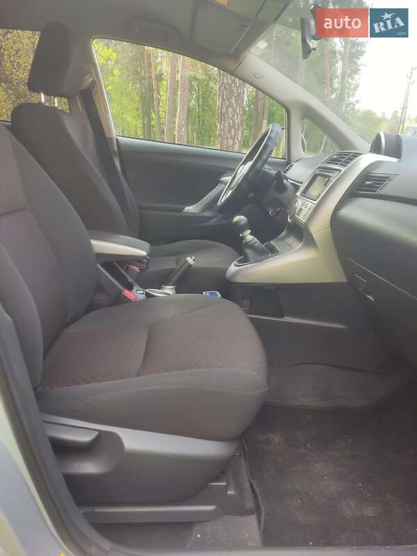 Мінівен Toyota Verso 2011 в Києві