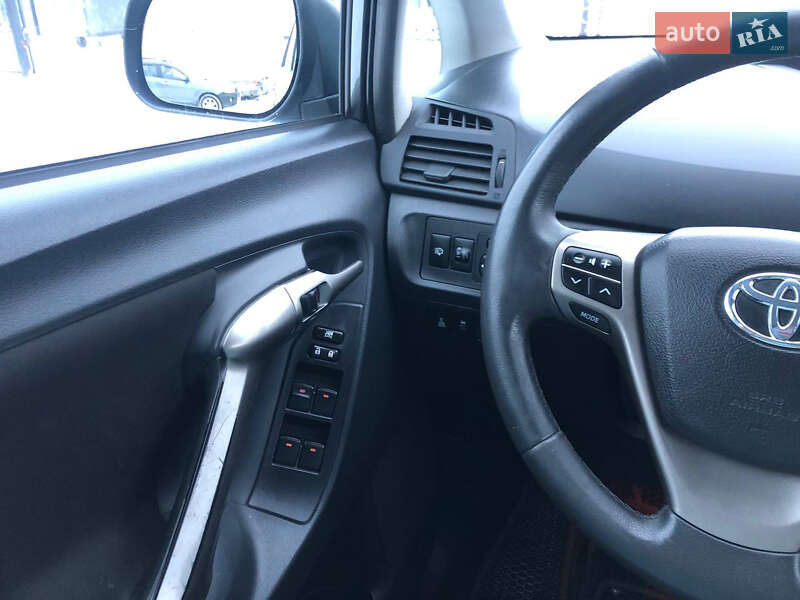 Мінівен Toyota Verso 2010 в Сумах