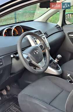 Мінівен Toyota Verso 2012 в Кривому Розі