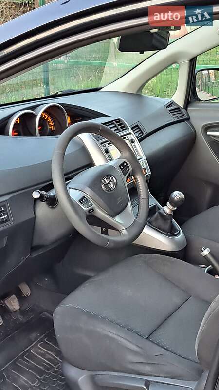 Минивэн Toyota Verso 2012 в Кривом Роге