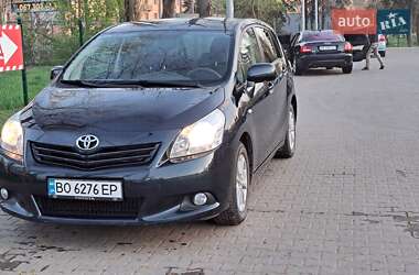 Мінівен Toyota Verso 2012 в Кривому Розі