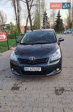 Мінівен Toyota Verso 2012 в Кривому Розі